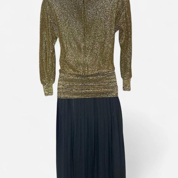 Luxurious Gold and Black Long Sleeve Dress - Picture 4 of 5